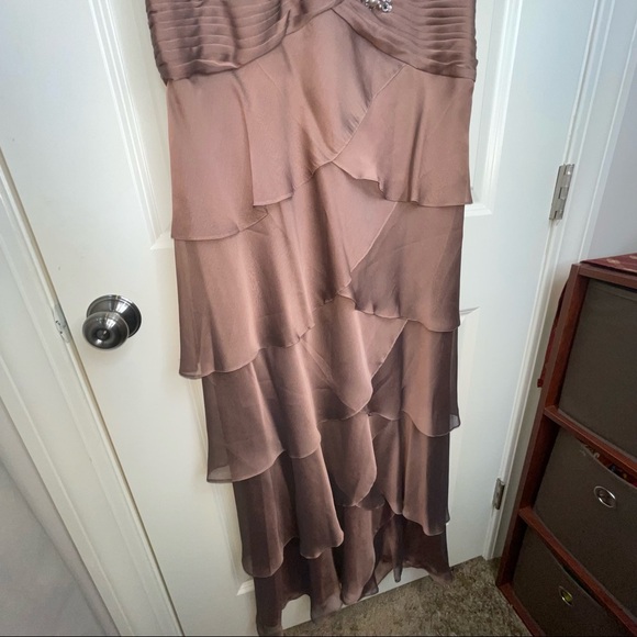 Adrianna Papell Occasions Flutter Sleeve Tiered Chiffon Gown Brown 10 - Picture 8 of 17